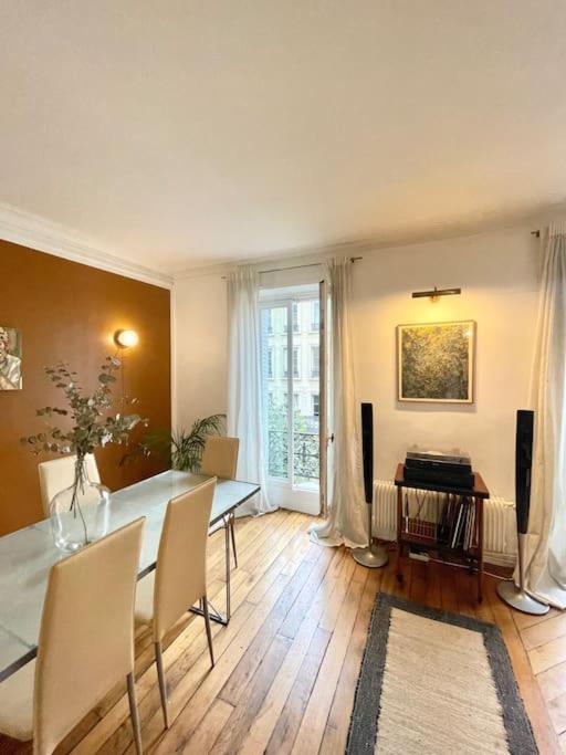 Parishome! Double Balcony, Art & Designer Touches Apartment *